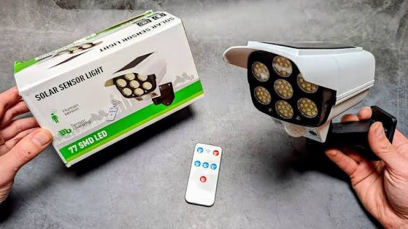 چراغ خورشیدی اورجینال طرح دوربین مداربسته مدل Pr-Cam | چراغ امنیتی سنسوردار